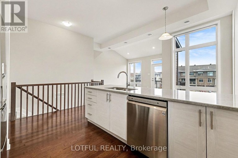 29126395/842-ralph-hennesy-avenue/riverside-southgloucester-glen/ottawa/ontario/K1X0E4_14