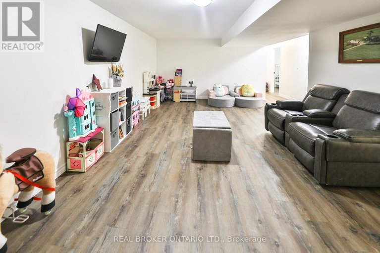 28826089/8-benjamin-lane/north-grenville-twp-kemptville-east/north-grenville/ontario/K0G1J0_17