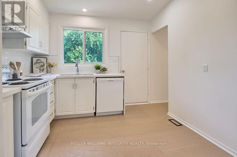 28490923/77-seabrooke-drive/glencairnhazeldean/ottawa/ontario/K2L2K4_23