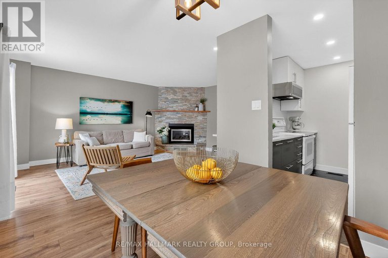 29379154/12-black-forest-lane/arbeatha-park/ottawa/ontario/K2H5C8_20