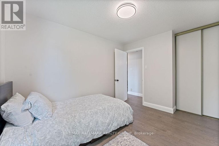 28624778/96-1921-stonehenge-crescent/pineview/ottawa/ontario/K1B4N7_24
