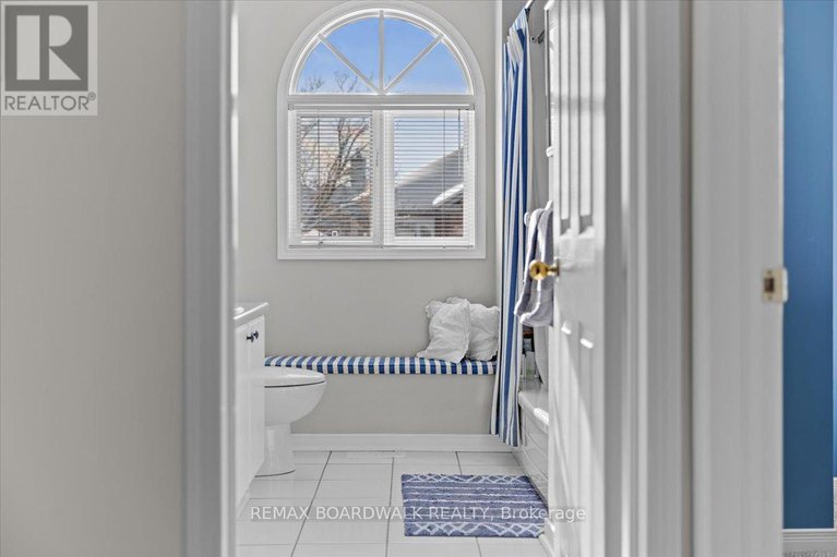 29312529/1367-talcy-crescent/fallingbrookridgemount/ottawa/ontario/K4A3C4_35