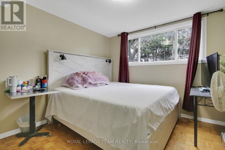 28494304/52-bowhill-avenue/borden-farmstewart-farmcarleton-heightsparkwood-hills/ottawa/ontario/K2E6S7_25