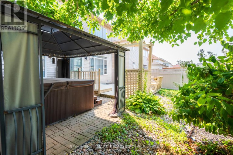 28706824/217-fountainhead-drive/mer-bleuebradley-estatesanderson-park/ottawa/ontario/K1W0C2_39