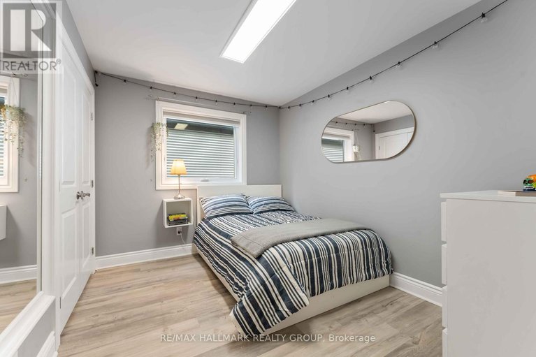28931176/a-142-queen-mary-street/overbrookcastle-heights/ottawa/ontario/K1K1X5_21