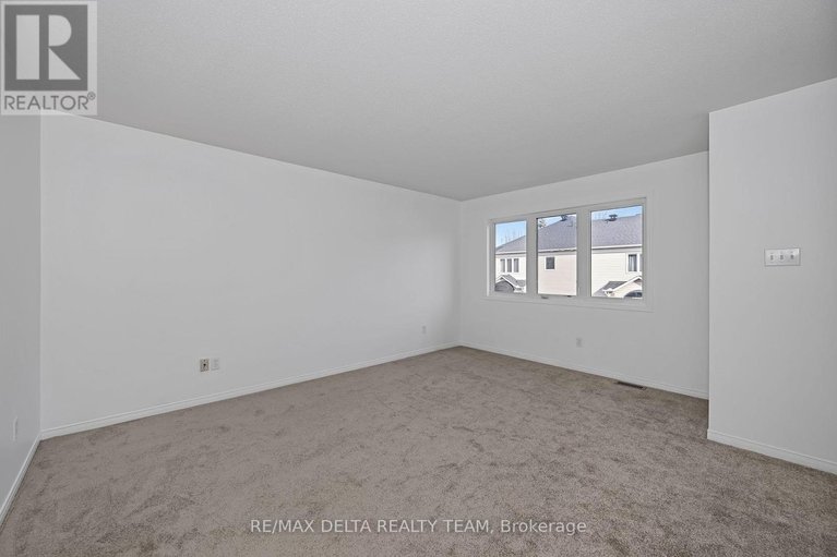 29231240/216-forestcrest-street/chapel-hill/ottawa/ontario/K1C7R5_18