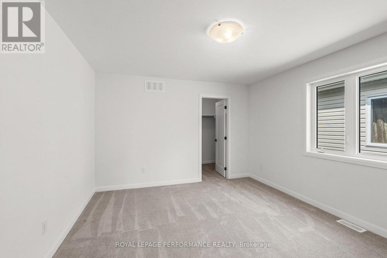 28303543/95-ralph-erfle-way/half-moon-bay/ottawa/ontario/K2J6W2_29