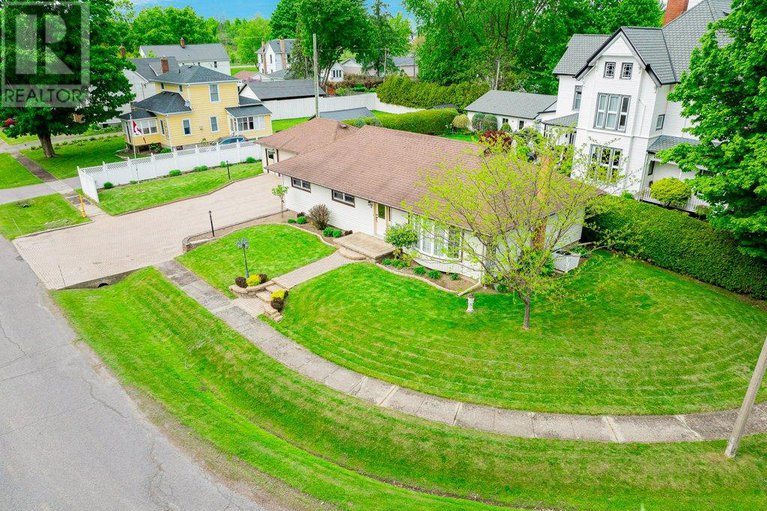 28357814/7-brouse-drive/iroquois/south-dundas/ontario/K0E1K0_2