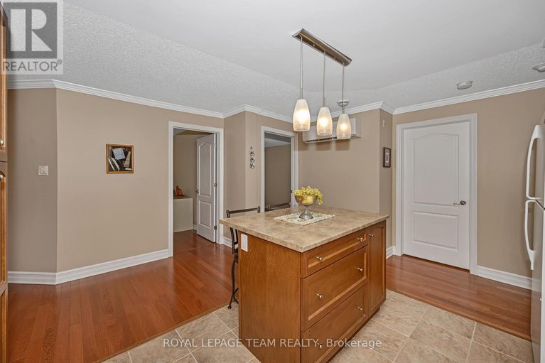 28708975/202-2-warner-street/village-of-russell/russell/ontario/K4R0B4_11