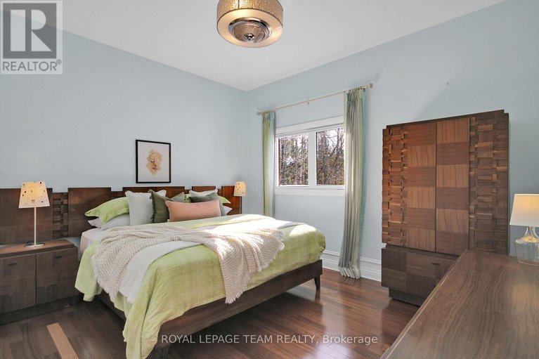 28765946/5849-queenscourt-crescent/manotick-east-to-manotick-station/ottawa/ontario/K4M1K3_26