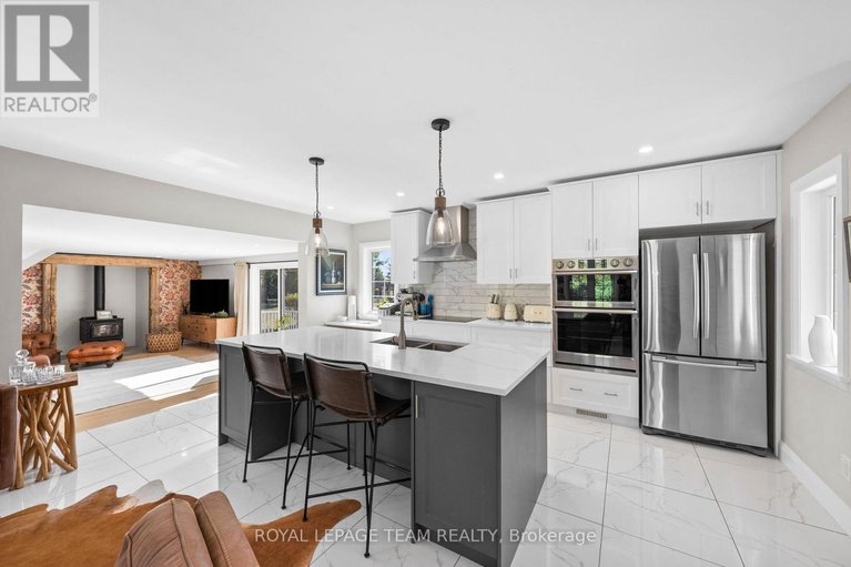 28914015/6101-first-line-road/manotick-south-to-roger-stevens/ottawa/ontario/K0A2E0_9