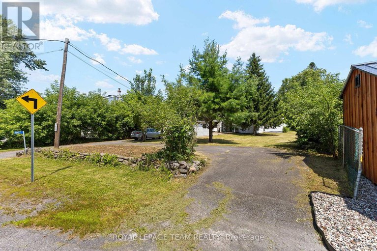 28716464/967-west-street-w/cumberland-village/ottawa/ontario/K4C1C6_18