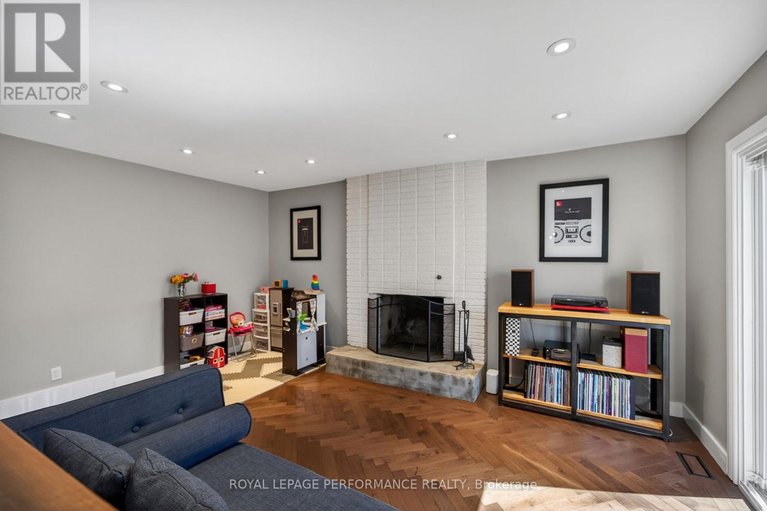 29668804/31-northpark-drive/blackburn-hamlet/ottawa/ontario/K1B3R7_17