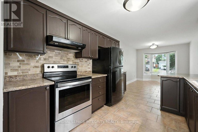 28605727/737-farmbrook-crescent/fallingbrookridgemount/ottawa/ontario/K4A2L5_10