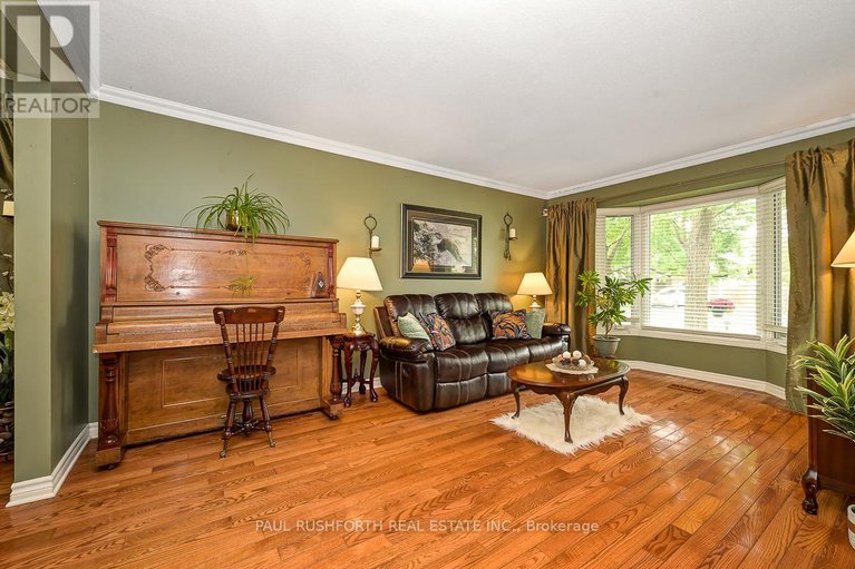 28613589/6156-vineyard-drive/convent-glen/ottawa/ontario/K1C2N6_12