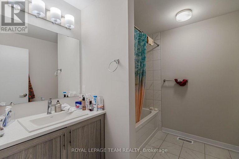 29107787/241-falsetto-street/mer-bleuebradley-estatesanderson-park/ottawa/ontario/K1W0S2_13