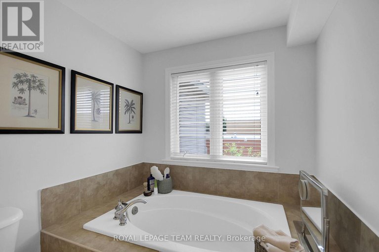 28677603/112-talltree-crescent/stittsville-central/ottawa/ontario/K2S0A9_19