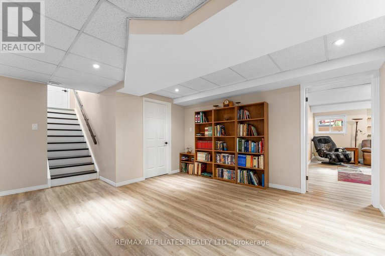 28985818/14-panandrick-view-drive/rural-kanata-central/ottawa/ontario/K2W1A5_29