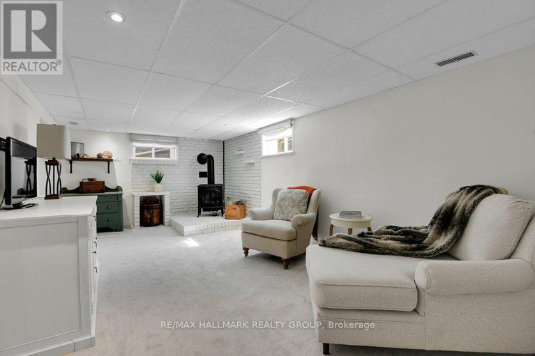 28891656/14-roundhay-drive/manordale/ottawa/ontario/K2G1B5_22