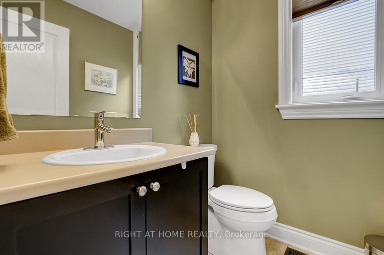 29641405/701-everlasting-crescent/springridgeeast-village/ottawa/ontario/K4A0K2_22