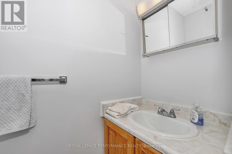 28777870/302-salter-crescent/beaverbrook/ottawa/ontario/K2K1Z3_5