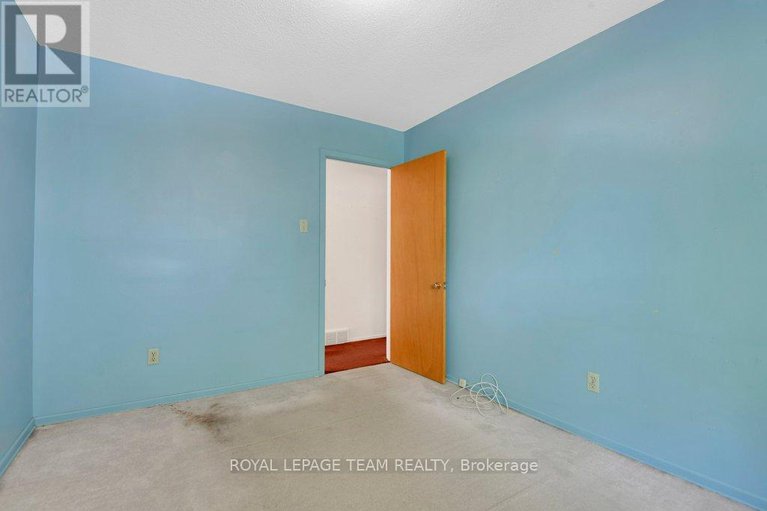 28670720/16-keewatin-crescent/borden-farmstewart-farmcarleton-heightsparkwood-hills/ottawa/ontario/K2E6Z1_25