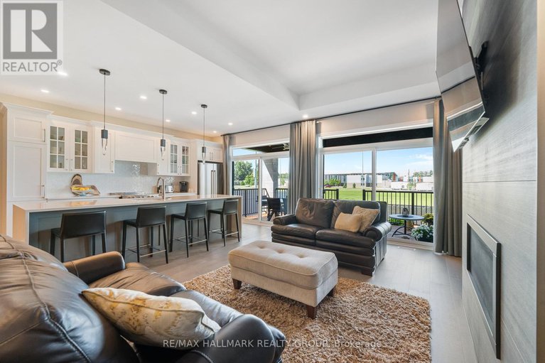 28530471/614-gendarme-circle/mer-bleuebradley-estatesanderson-park/ottawa/ontario/K1W0R1_12