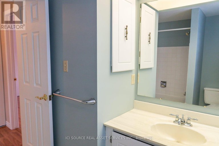 29282736/768-vinette-crescent/chatelaine-village/ottawa/ontario/K1E1W9_31