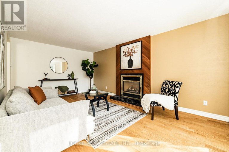 29535443/1404-forest-valley-drive/chapel-hill/ottawa/ontario/K1C5M8_16