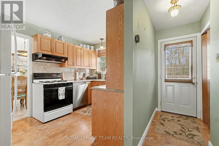 29172924/30-juniper-court/borden-farmstewart-farmcarleton-heightsparkwood-hills/ottawa/ontario/K2E5M6_11