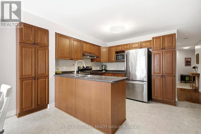 29564605/92a-upney-drive/longfields/ottawa/ontario/K2J5H3_17