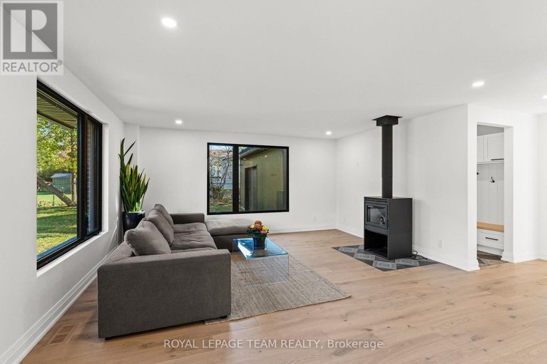 28989052/5575-south-sunset-drive/manotick-long-island-nicholls-island/ottawa/ontario/K4M1J4_11