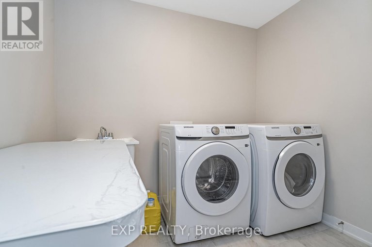 28608550/689-quilter-row/goulbourn-twp-from-franktown-rdsouth-to-rideau/ottawa/ontario/K0A2Z0_24