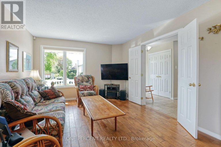 28322814/33-shannondoe-crescent/bridlewood/ottawa/ontario/K2M2H1_10