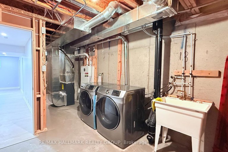 28828878/402-edgevalley-court/stittsville-north/ottawa/ontario/K2S2R3_26