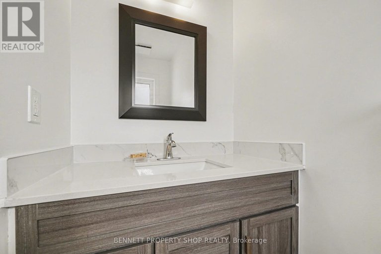 29448215/37-pixley-private/riverview-park/ottawa/ontario/K1G4C3_9