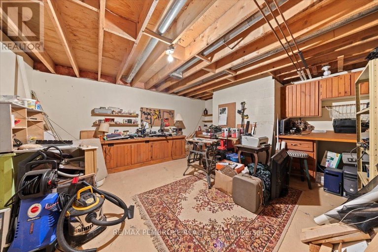 29556813/1235-millburn-crescent/cumberland-ridge/ottawa/ontario/K4C1C9_31