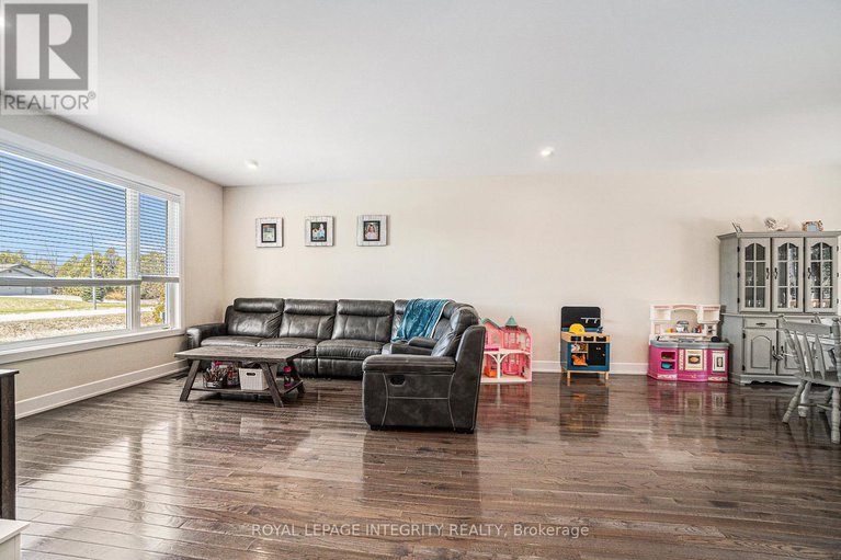 28667126/922-leslie-crain-drive/drummond-n-elmsley-drummond-twp/drummondnorth-elmsley/ontario/K7H3C3_15