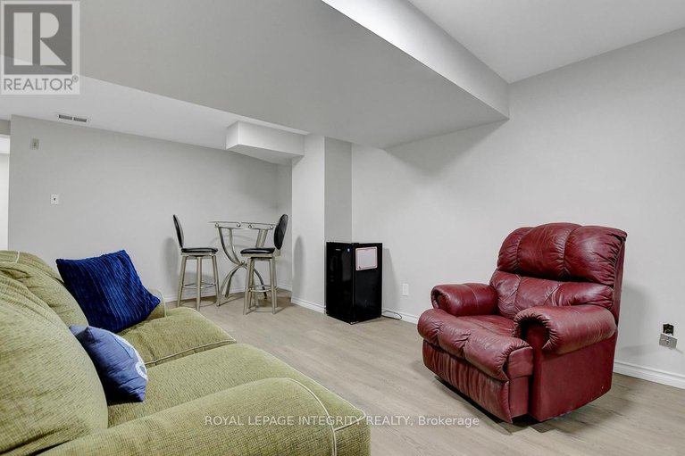 29178454/34-stokes-crescent/glencairnhazeldean/ottawa/ontario/K2L2Z4_33