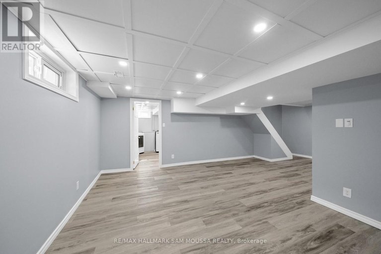 29677666/2750-consul-avenue/bruce-farmgraham-parkqualicumbellands/ottawa/ontario/K2H7H7_33