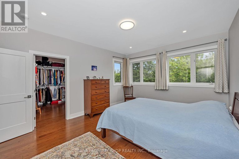 28399504/1355-mory-street/emerald-woodssawmill-creek/ottawa/ontario/K1T1C8_22