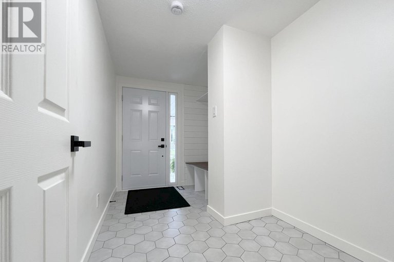 29093842/11-94-esterlawn-private/mckellar-heightsglabar-park/ottawa/ontario/K2A4C1_2