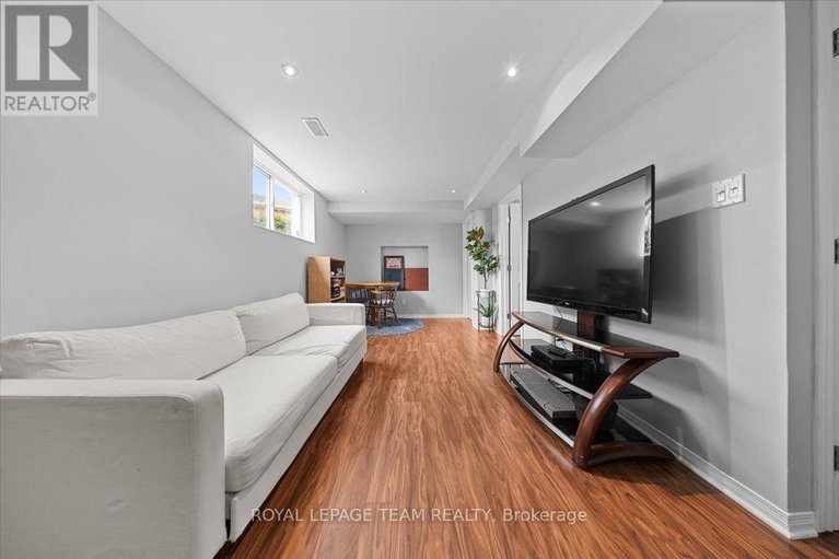 29626575/79-saddlesmith-circle/emerald-meadowstrailwest/ottawa/ontario/K2M2Y5_35