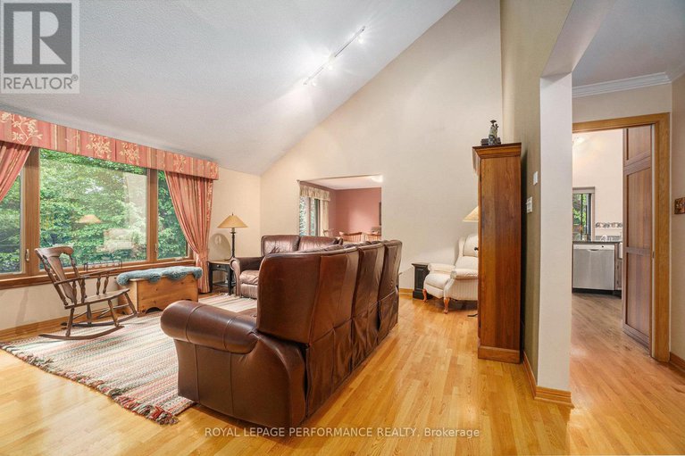 28361032/2411-overdale-drive/cumberland-ridge/ottawa/ontario/K4C1B8_13