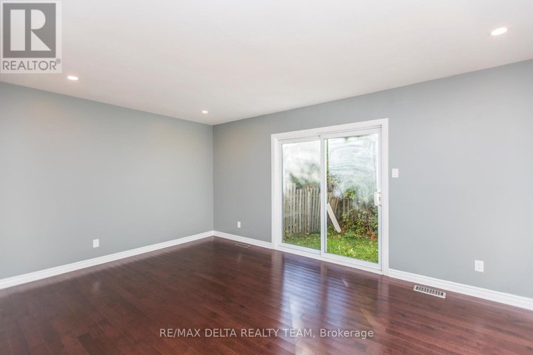 29517311/8-323-monica-crescent/bilberry-creekqueenswood-heights/ottawa/ontario/K1E3N6_18