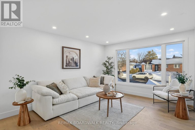 29437074/38-courtney-road-w/glencairnhazeldean/ottawa/ontario/K2L1L8_7