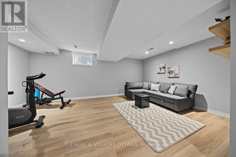28652467/107-redpath-drive/pheasant-run/ottawa/ontario/K2G6K4_32