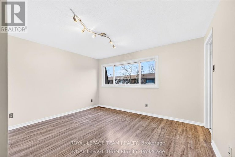 29580107/13-2-bertona-street/manordale/ottawa/ontario/K2G0W3_16