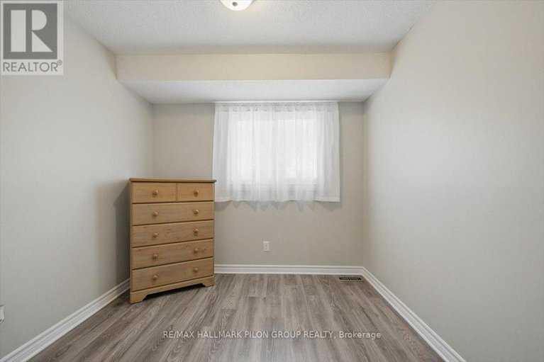28412777/1358-bakker-court/convent-glen-south/ottawa/ontario/K1C2K4_18