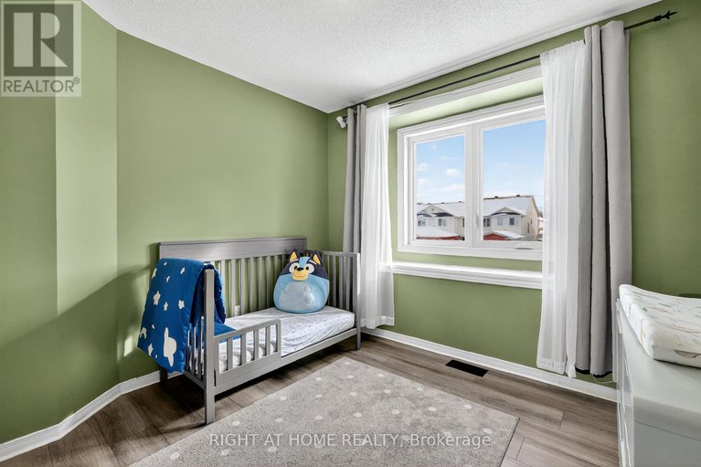 29164744/812-nesting-way/fallingbrookgardenway-south/ottawa/ontario/K4A3X2_26